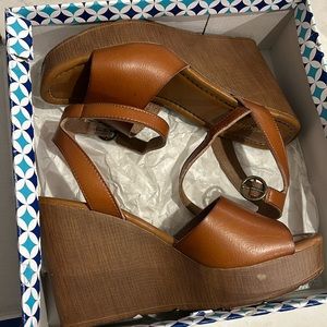 Platform sandals